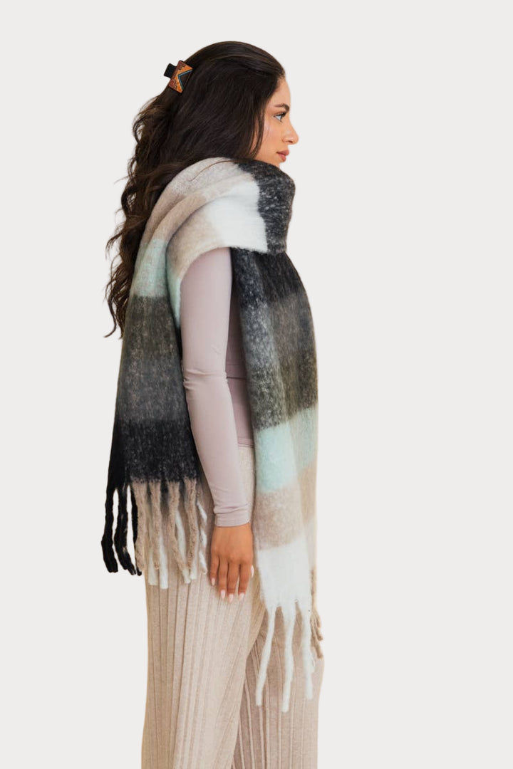 Oversized Fringe Scarf – Soft Plaid Layers for Fall & Winter