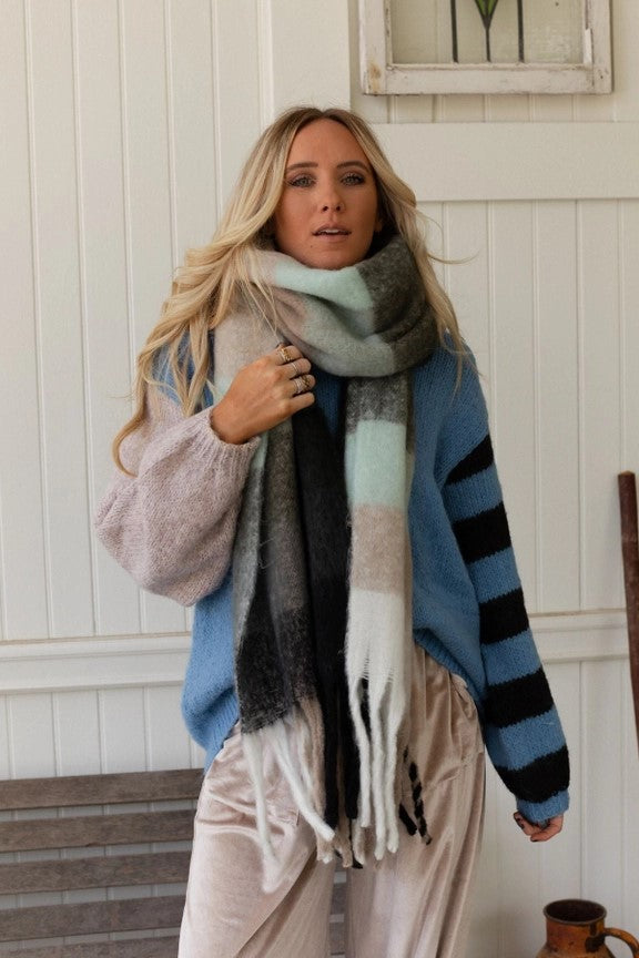 Oversized Fringe Scarf – Soft Plaid Layers for Fall & Winter