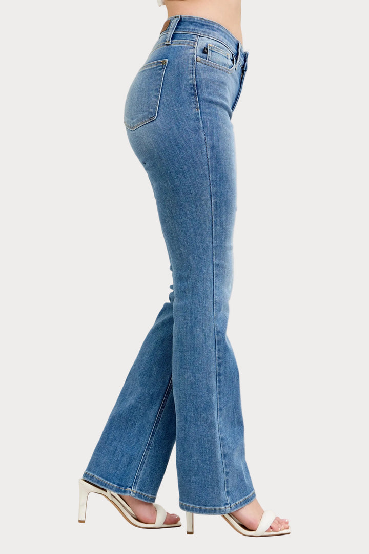 Model wearing high waist contrast wash bootcut jeans with classic stretch denim fit