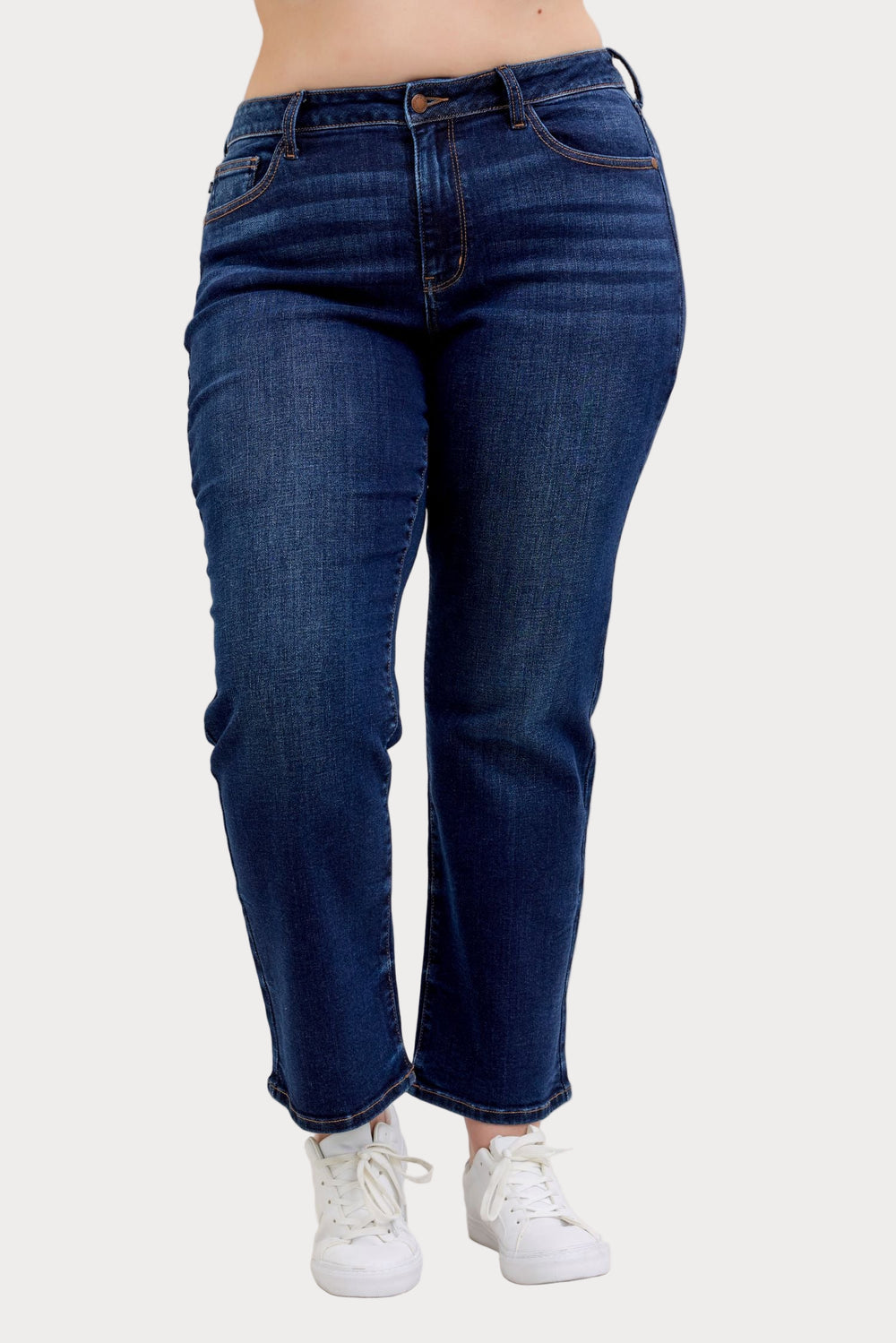Model wearing Judy Blue mid-rise dark wash straight jeans with a short 30-inch inseam