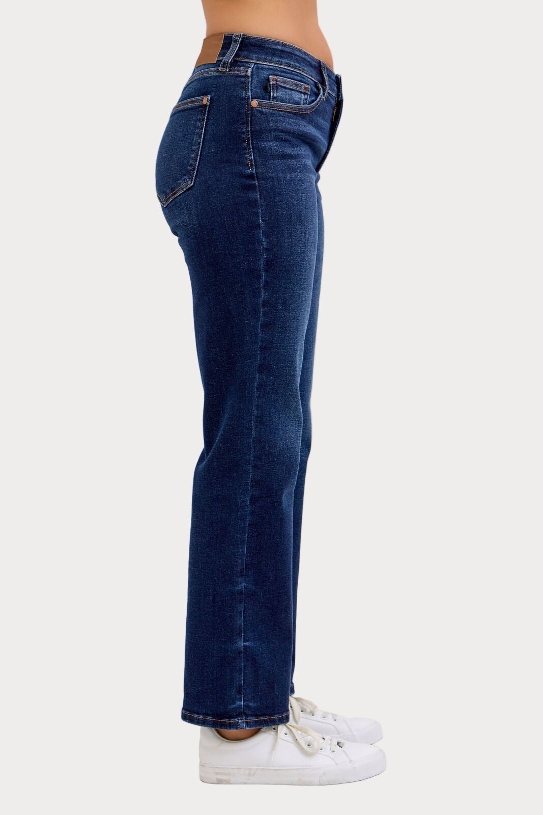 Model wearing Judy Blue mid-rise dark wash straight jeans with a short 30-inch inseam