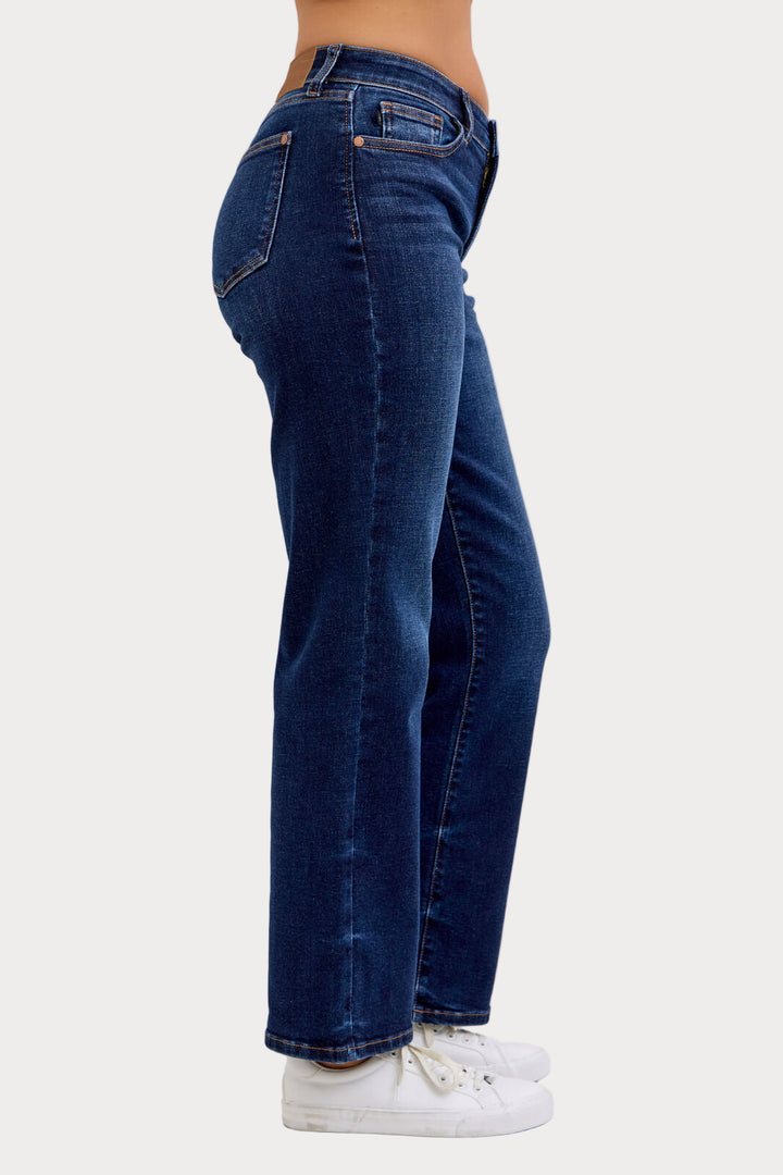 Model wearing Judy Blue mid-rise dark wash straight jeans with a short 30-inch inseam