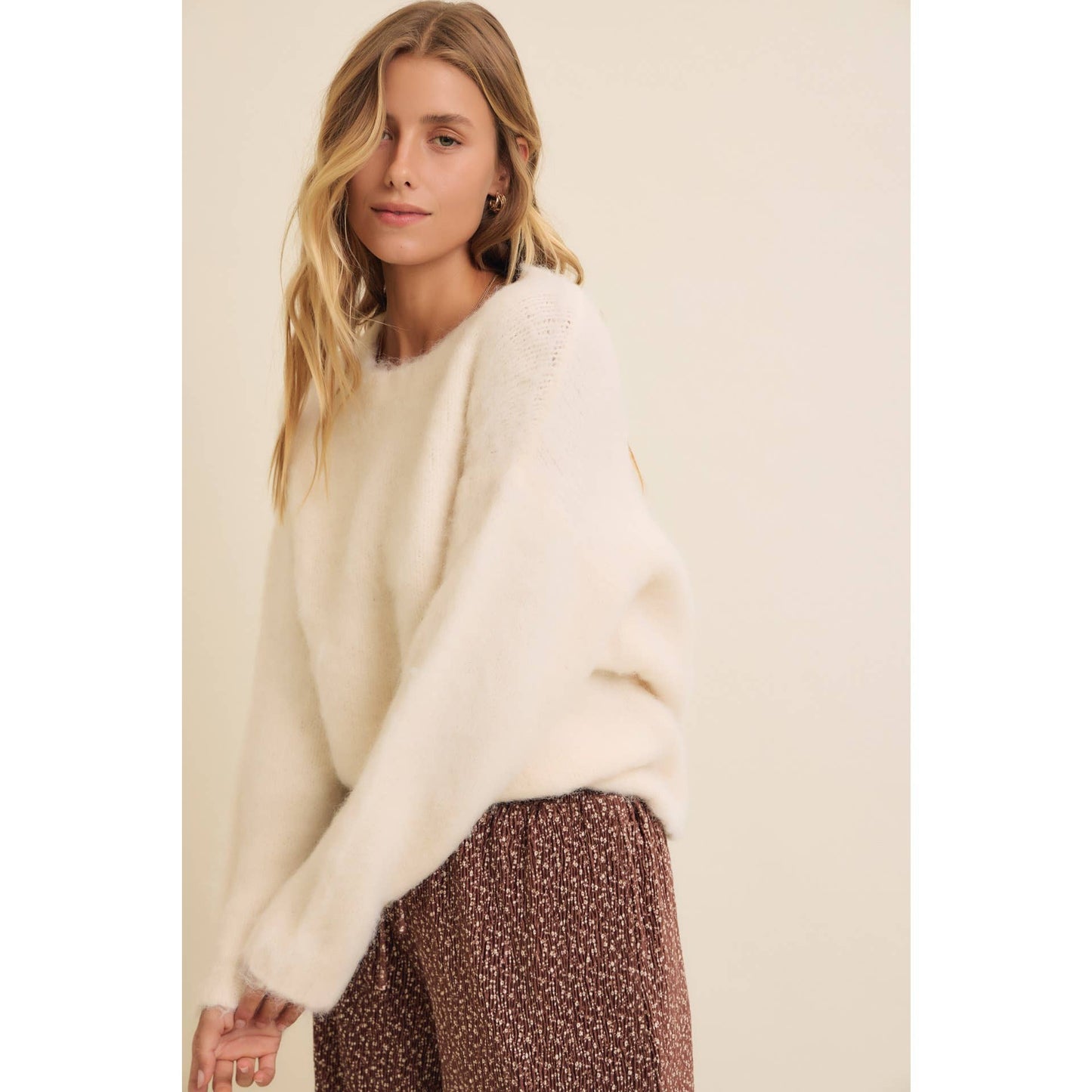 FLUFFY BRUSHED LONG-SLEEVED ROUND NECK SWEATER