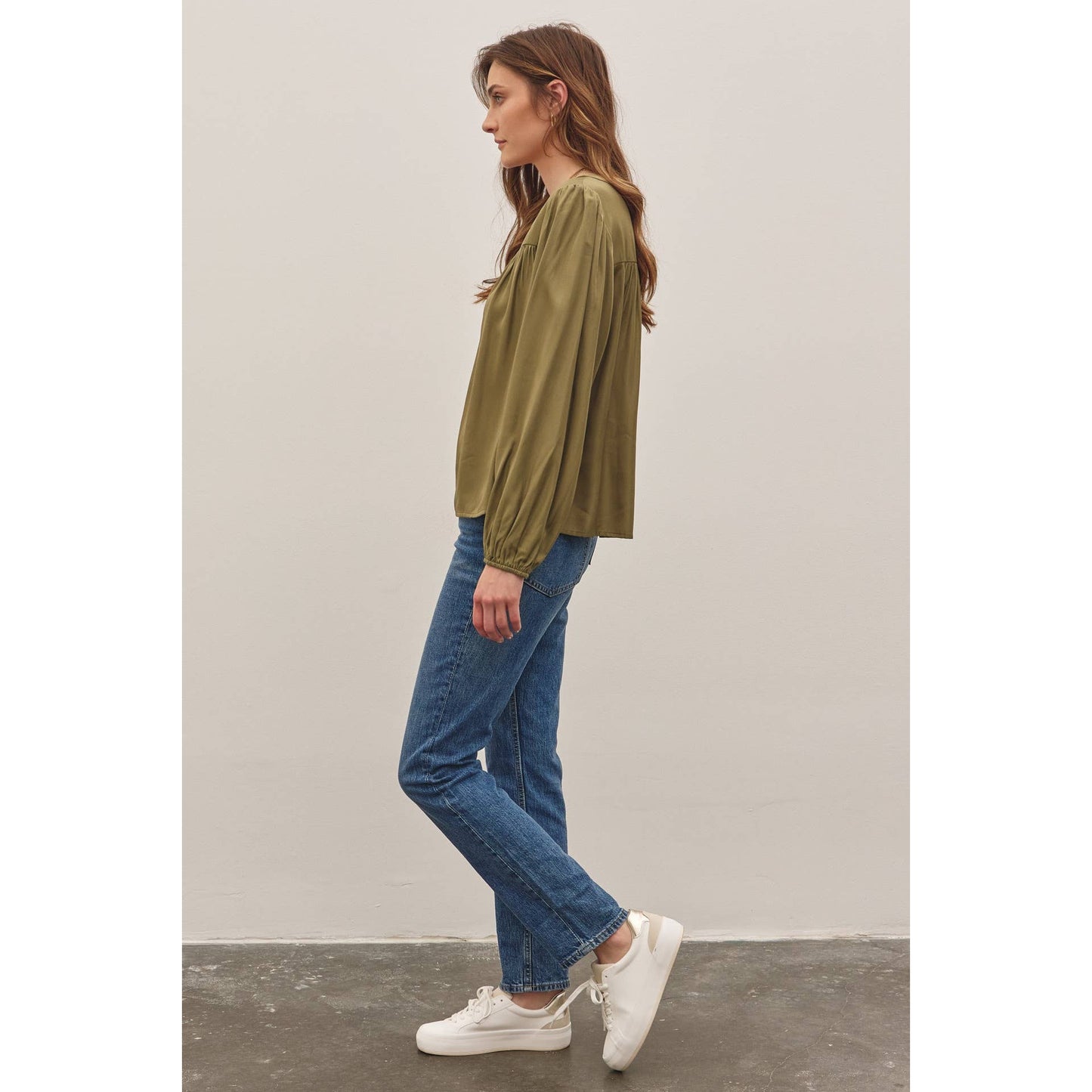 CLASSIC SPLIT NECK BALLOON SLEEVED BLOUSE TOP