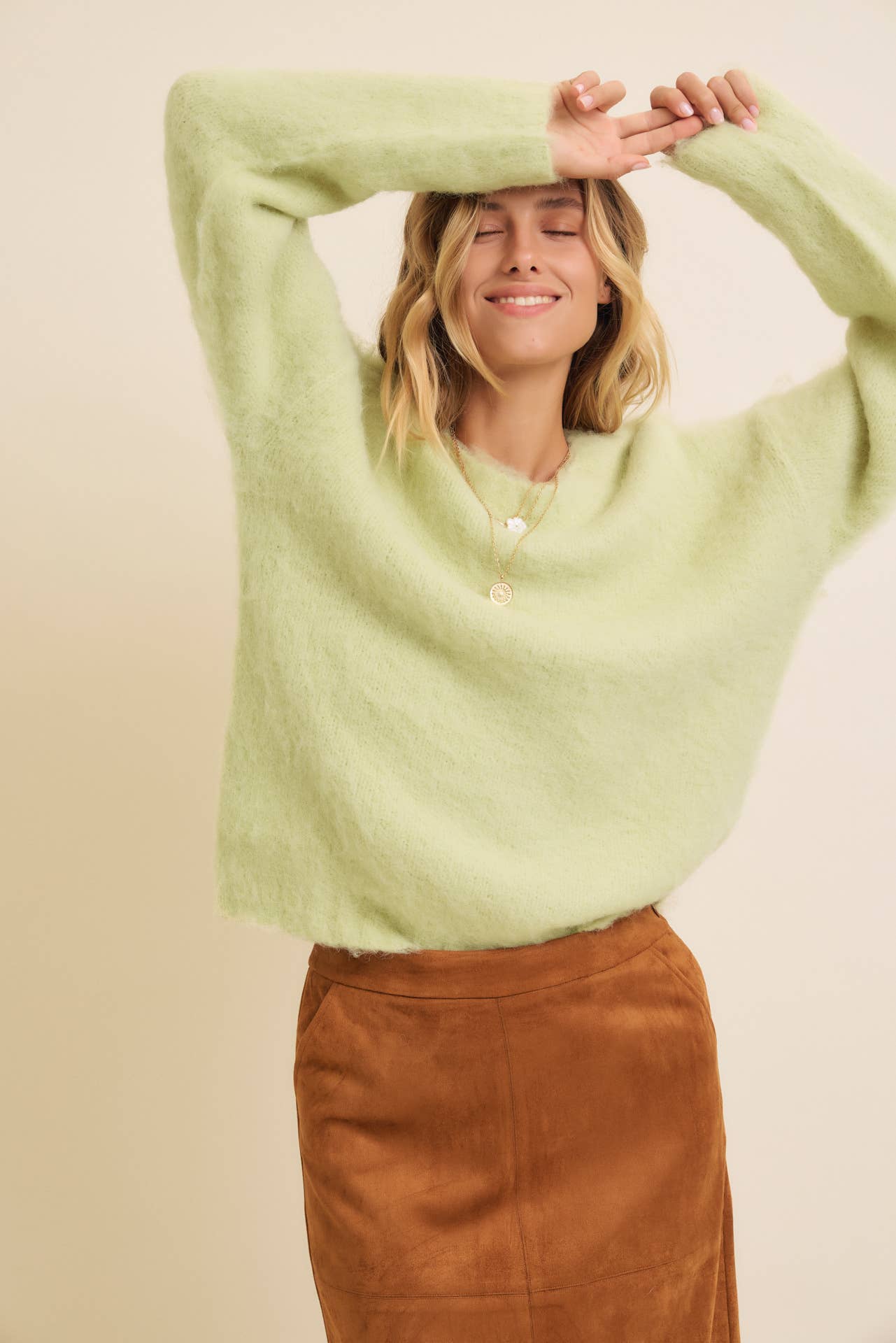 FLUFFY BRUSHED LONG-SLEEVED ROUND NECK SWEATER