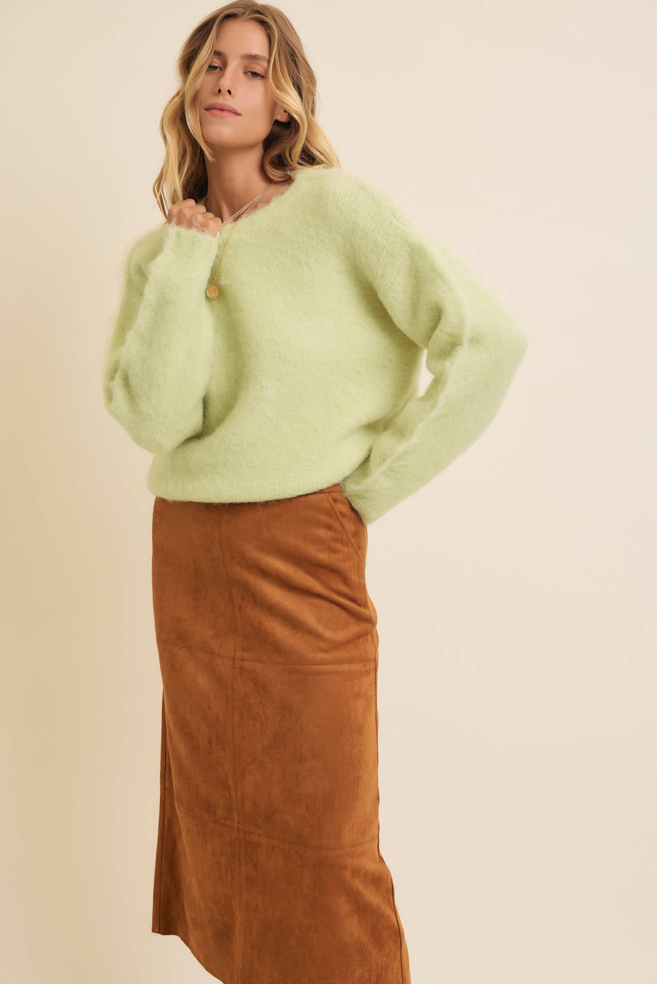 FLUFFY BRUSHED LONG-SLEEVED ROUND NECK SWEATER