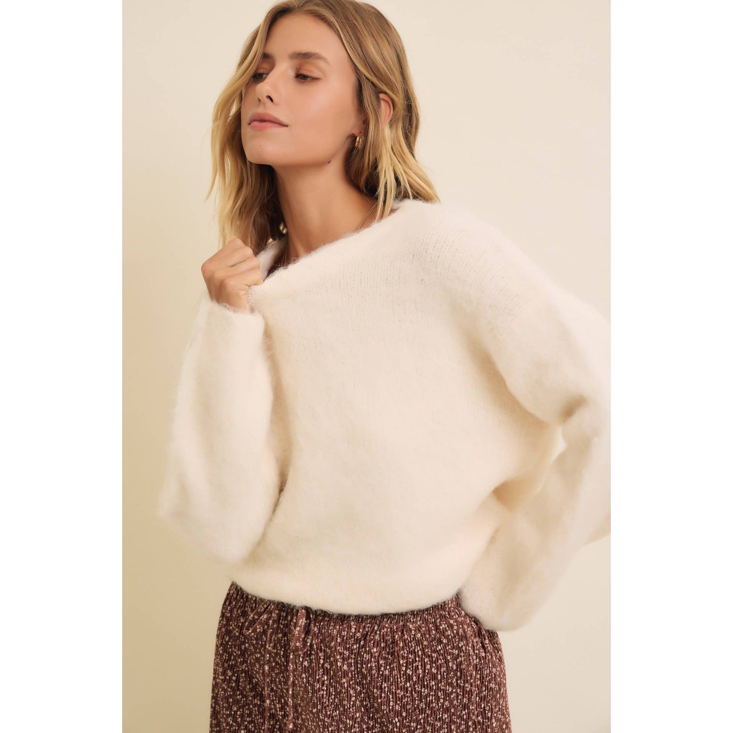 FLUFFY BRUSHED LONG-SLEEVED ROUND NECK SWEATER