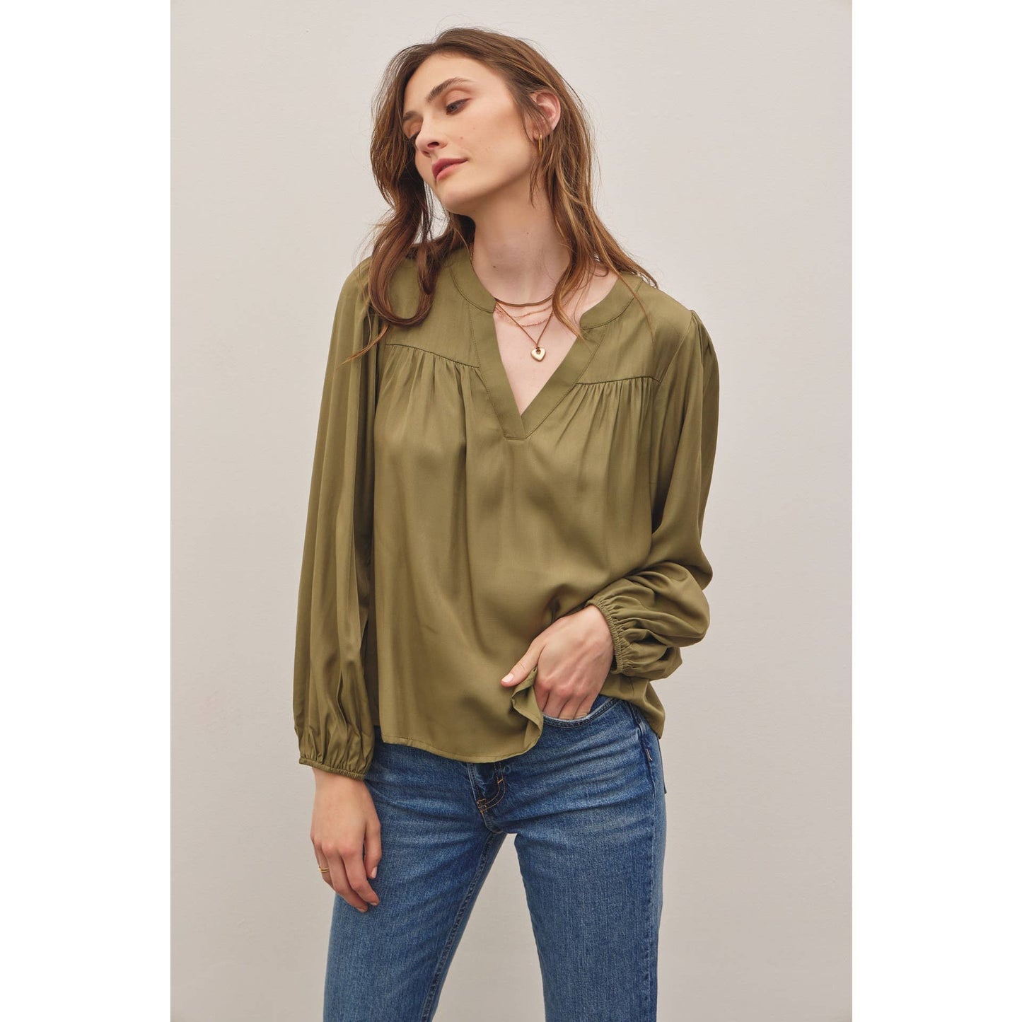 CLASSIC SPLIT NECK BALLOON SLEEVED BLOUSE TOP