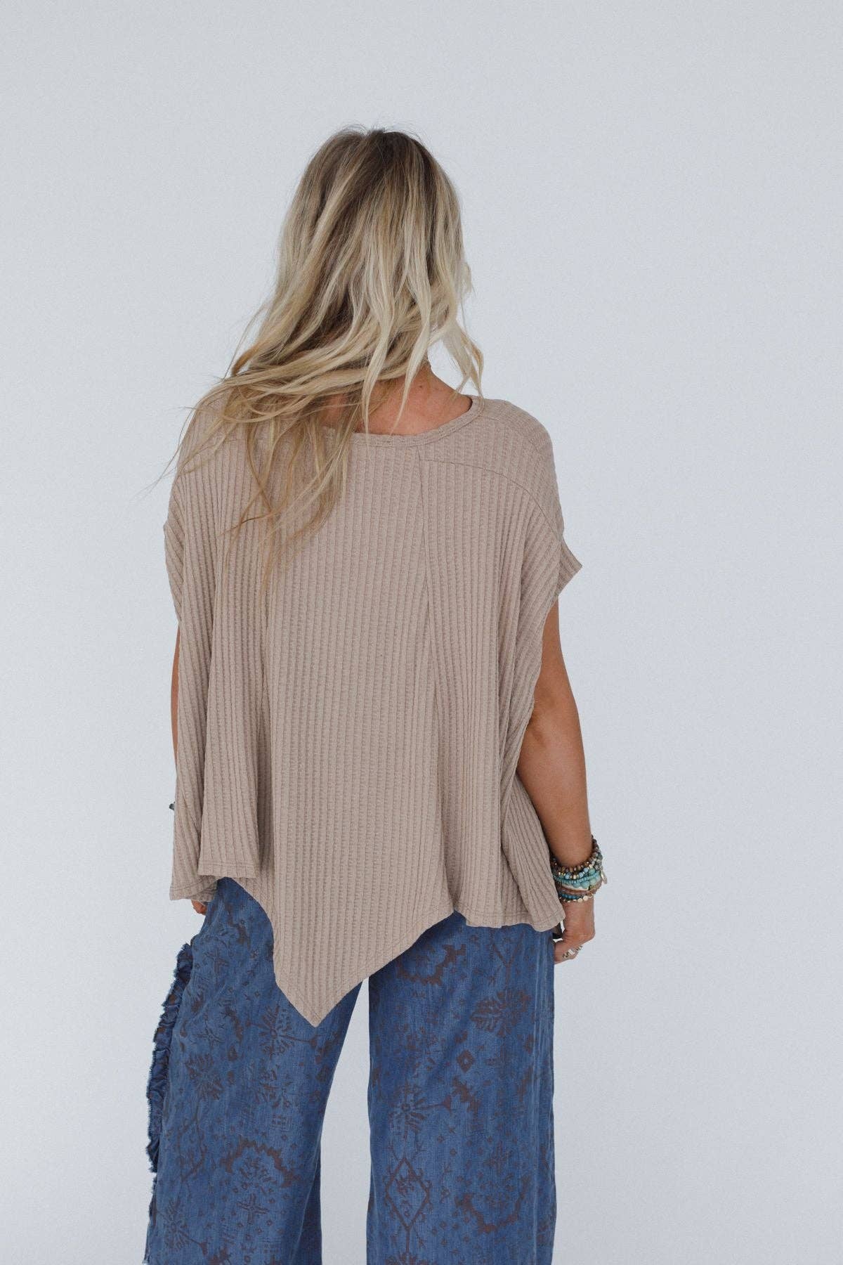 Everleigh Textured Tunic Top - Taupe