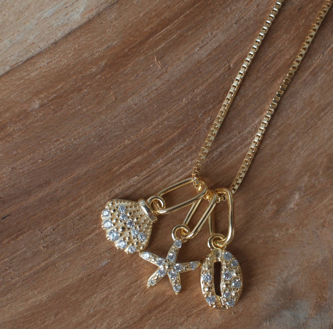 ADJUSTABLE CHARM CHAIN GOLD