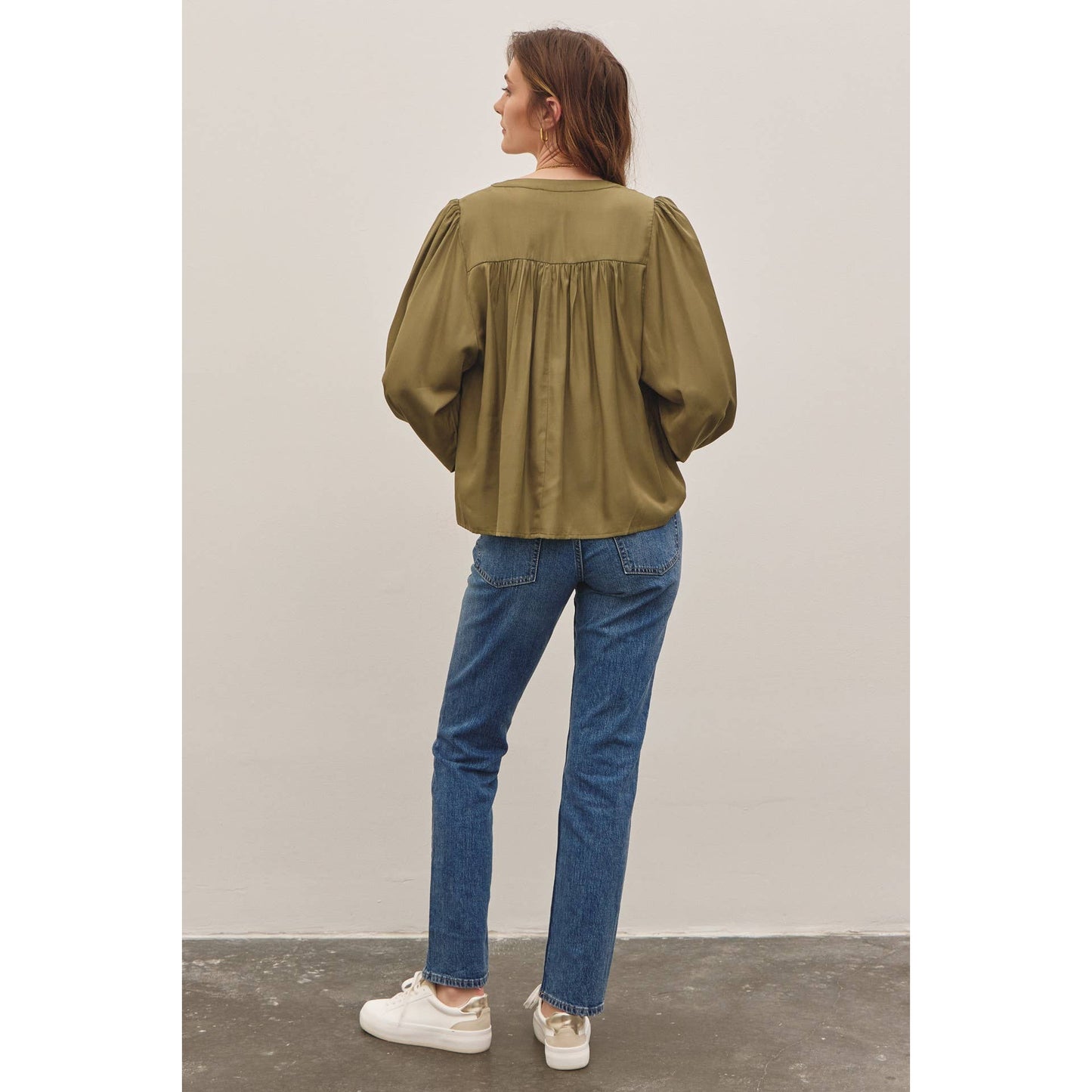 CLASSIC SPLIT NECK BALLOON SLEEVED BLOUSE TOP