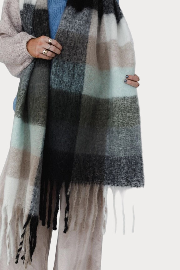 Oversized Fringe Scarf – Soft Plaid Layers for Fall & Winter