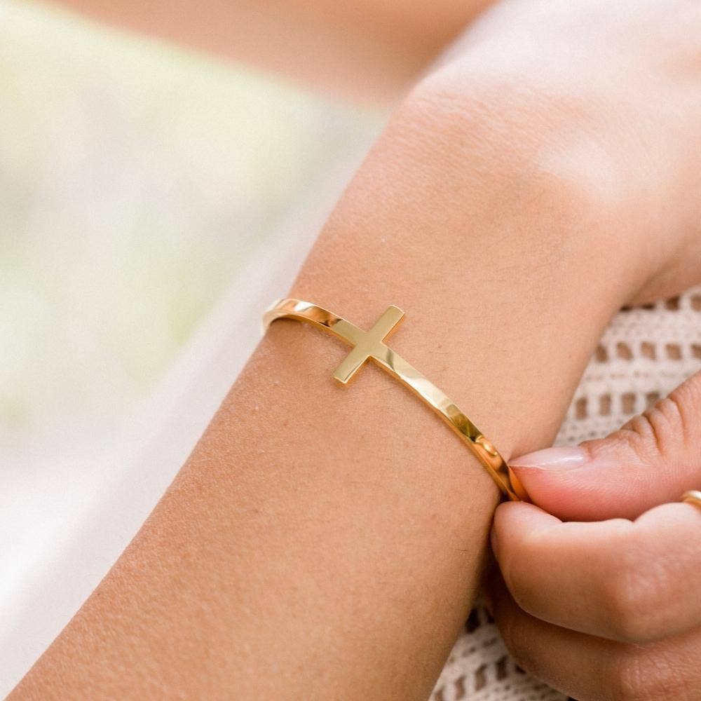 The Cross Bracelet