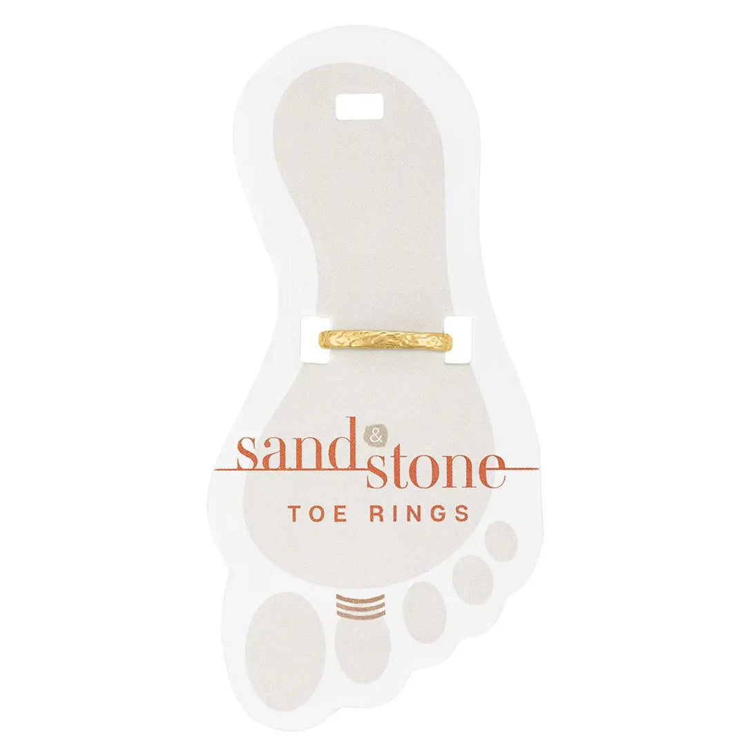 Gold hammered toe ring on display card
