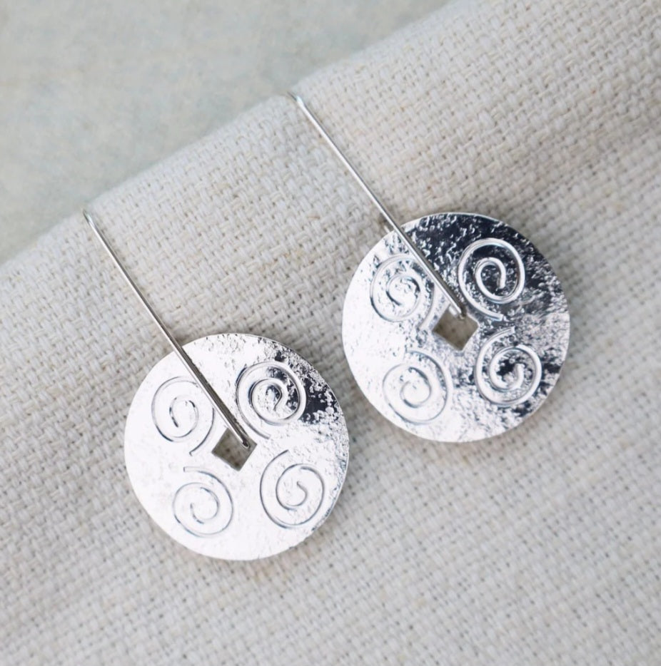 Wire Earring w/ Textured Disc & Etched Swirl Design