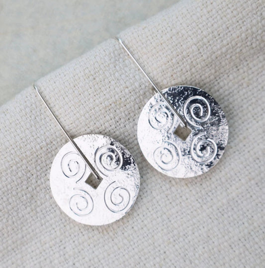 Wire Earring w/ Textured Disc & Etched Swirl Design