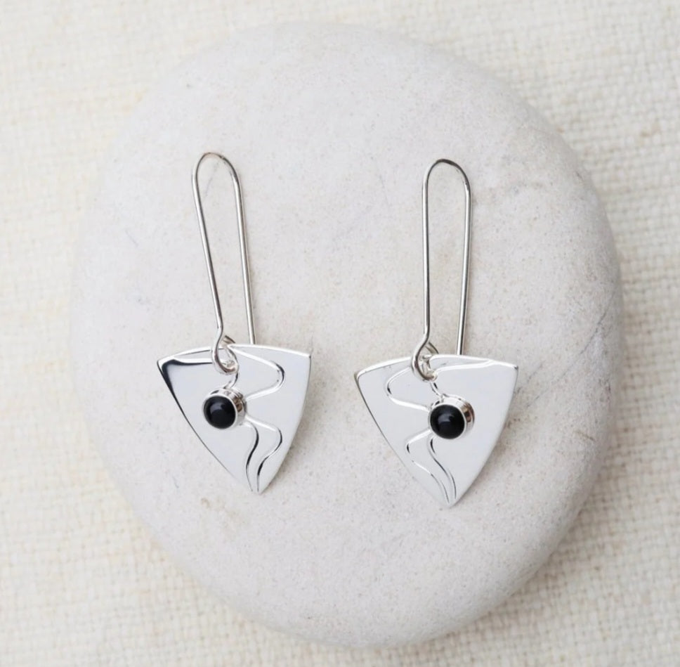 Triangle Drop Earring w/ Carved Lines- Onyx