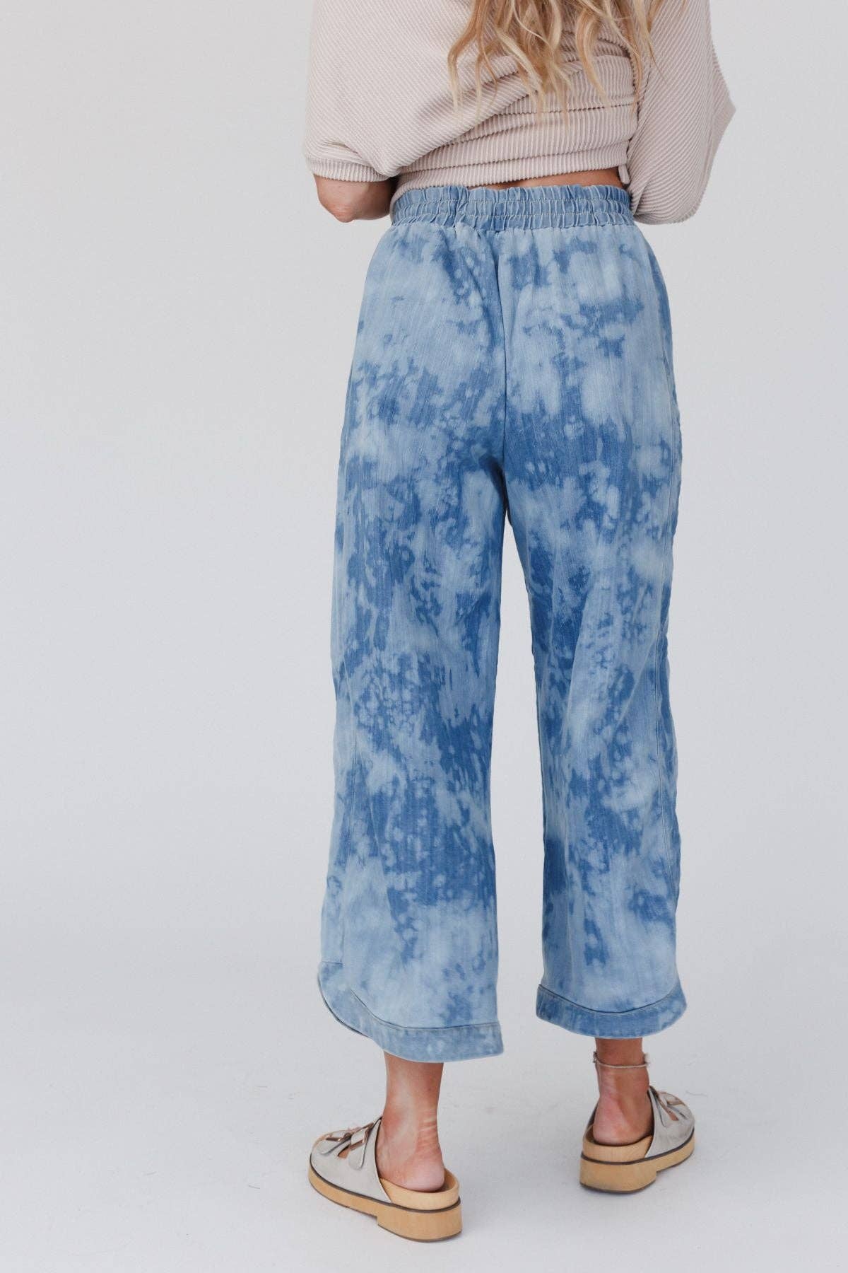 So Comfy Wide Leg Cropped Pant - Bleach Dye Denim