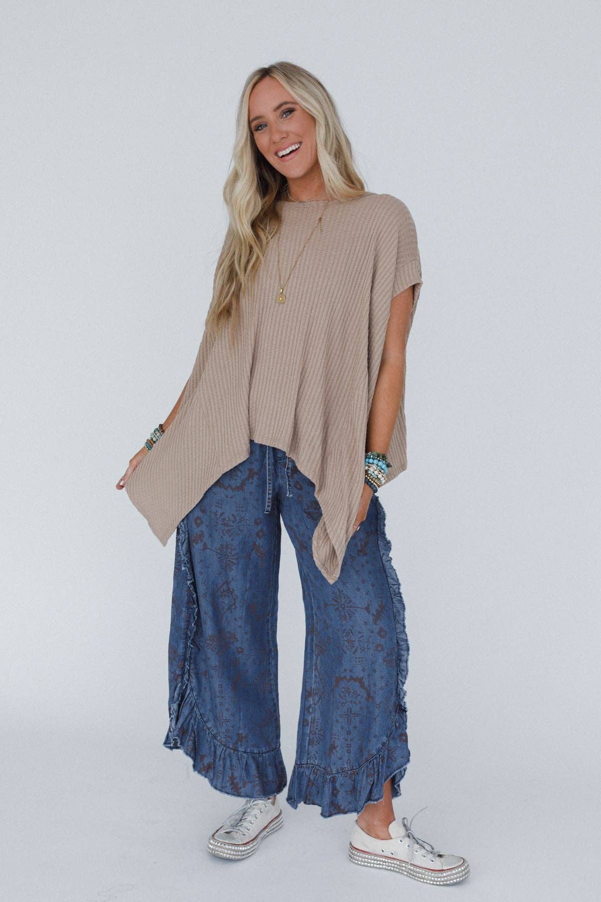 Everleigh Textured Tunic Top - Taupe