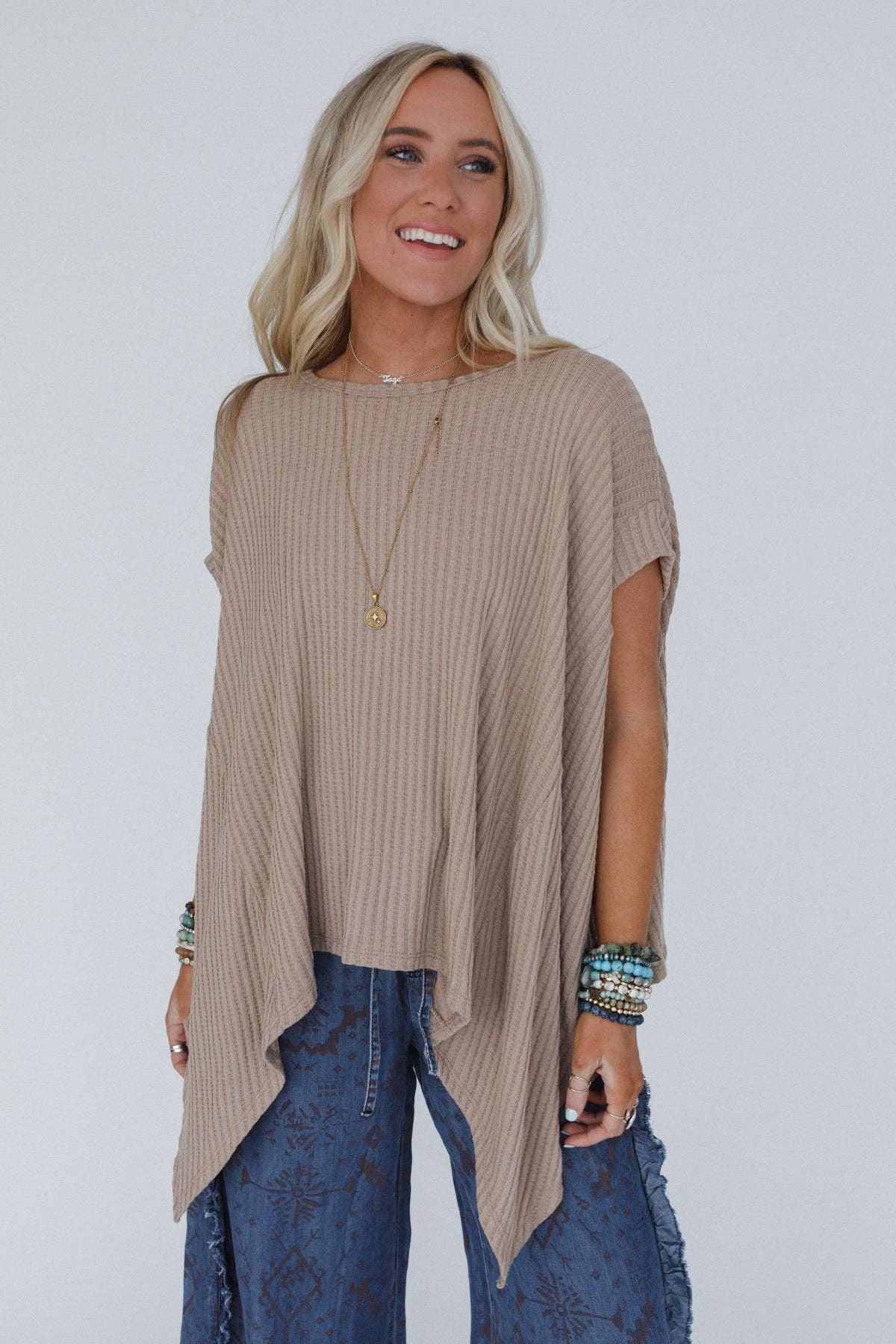 Everleigh Textured Tunic Top - Taupe