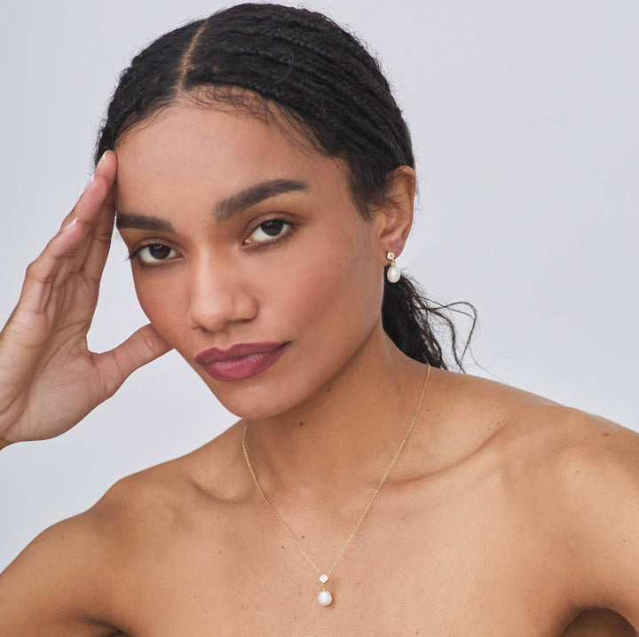 MAE PEARL STUDS GOLD
