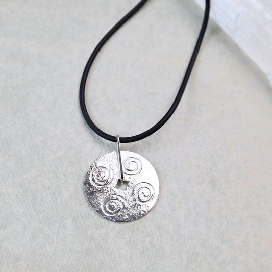 Textured Disc & Etched Swirl Design Necklace